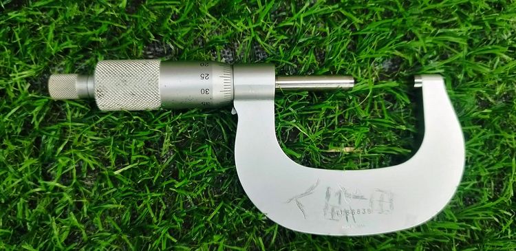เครื่องมือวัดละเอียด ไมโครมิเตอร์วัดนอก Outside Micrometer ของแบรนด์ Mitutoyo ( 25-50mm  0.01mm ) มือสอง รูปที่ 5