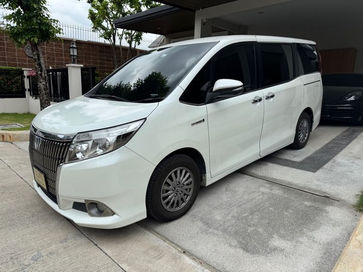 รถ Toyota Esquire 1.8 Hybrid Gi สี ขาว
