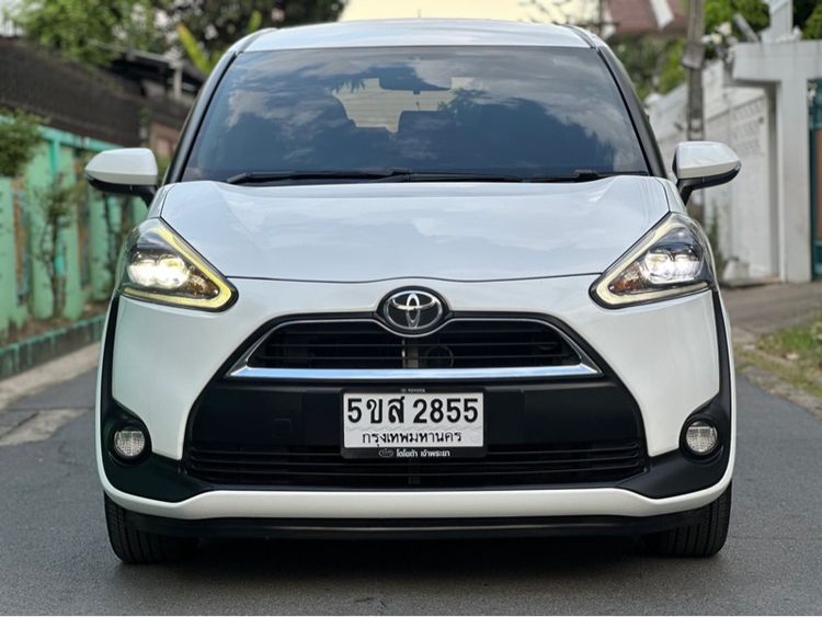 รถ Toyota Sienta 1.5 V สี ขาว