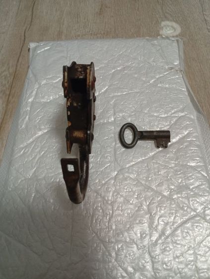 กุญแจเก่าโบราณพร้อมดอก รูปที่ 5