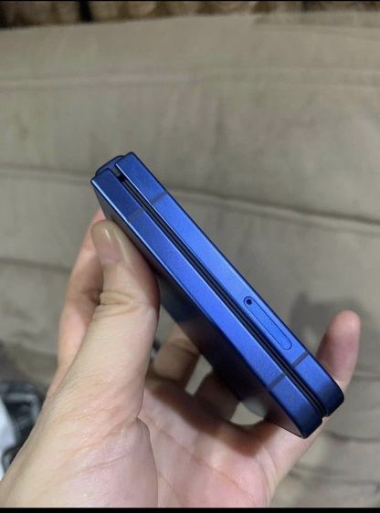 Samsung  Z Flip7 สีน้ำเงิน เครื่องสวยไร้รอย ประกันเหลือ รูปที่ 3