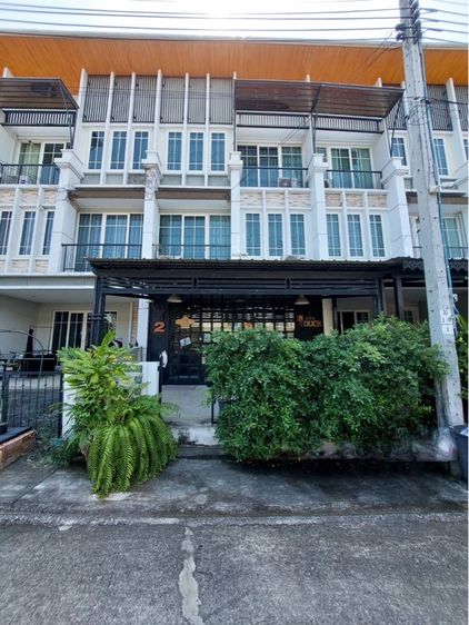 ใช่ ขายให้เช่าทาวน์โฮม 3 ชั้น โกลเด้นทาวน์ ซ.นวมินทร์ 42 บึงกุ่ม 5 ห้องนอน 4 ห้องน้ำ ต่อเติมครบ ไซส์ใหญ่ที่สุดในโครงการ