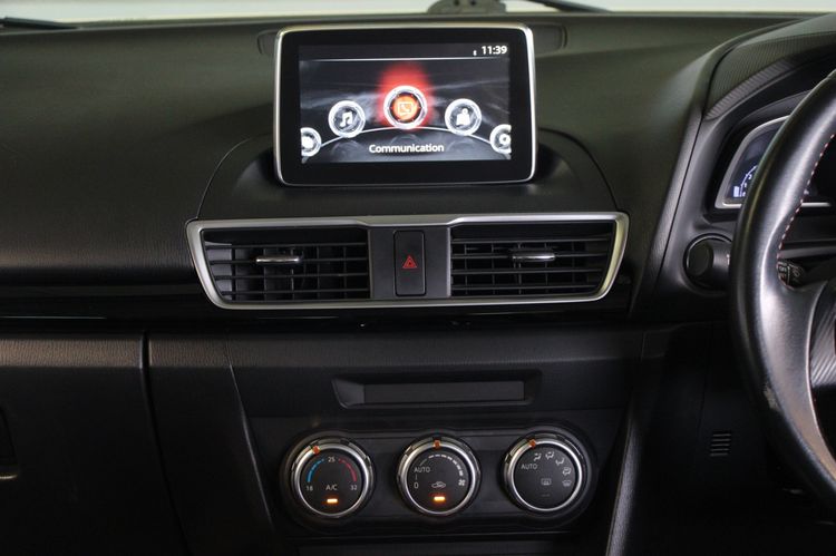 Mazda Mazda3 2015 2.0 C Sports Sedan เบนซิน ไม่ติดแก๊ส เกียร์อัตโนมัติ ขาว รูปที่ 4