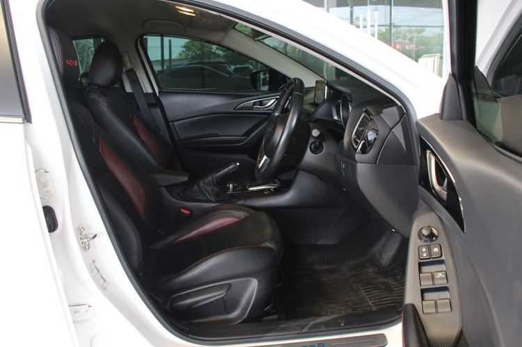 Mazda Mazda3 2015 2.0 C Sports Sedan เบนซิน ไม่ติดแก๊ส เกียร์อัตโนมัติ ขาว รูปที่ 3