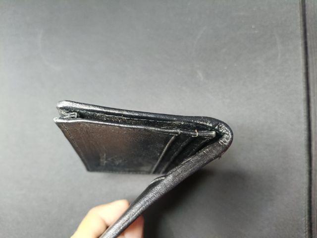 กระเป๋าใส่บัตรหนังปลากระเบนแท้ สีดำ ทรงพับ สวยหรูทนทาน รูปที่ 5