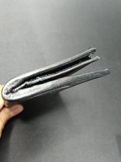 กระเป๋าใส่บัตรหนังปลากระเบนแท้ สีดำ ทรงพับ สวยหรูทนทาน รูปที่ 7