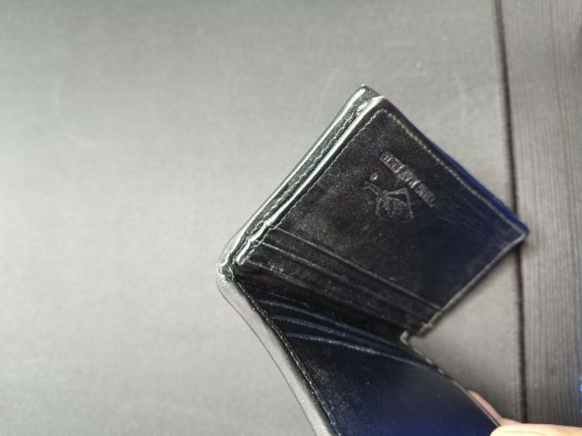 กระเป๋าใส่บัตรหนังปลากระเบนแท้ สีดำ ทรงพับ สวยหรูทนทาน รูปที่ 6