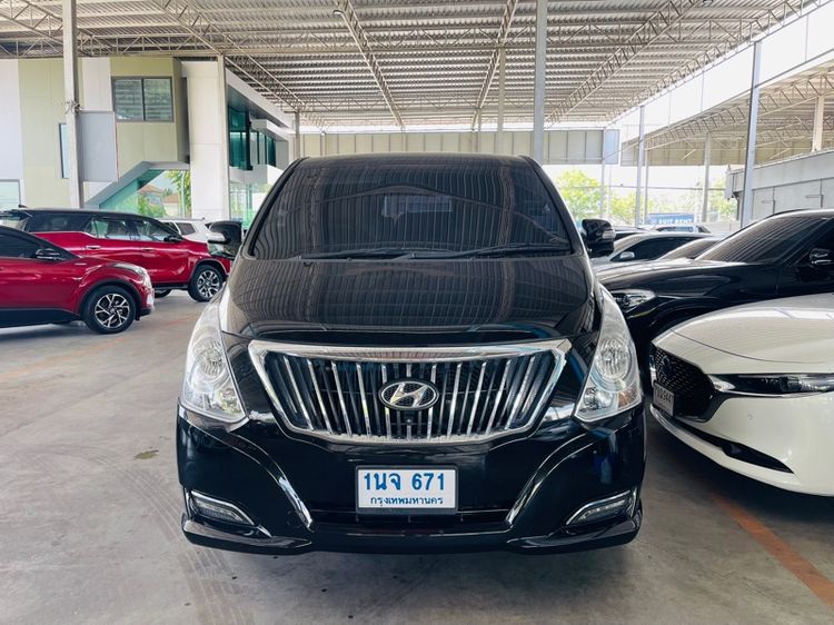 Hyundai H-1  2018 2.5 Deluxe Van ดีเซล ไม่ติดแก๊ส เกียร์อัตโนมัติ ดำ รูปที่ 2