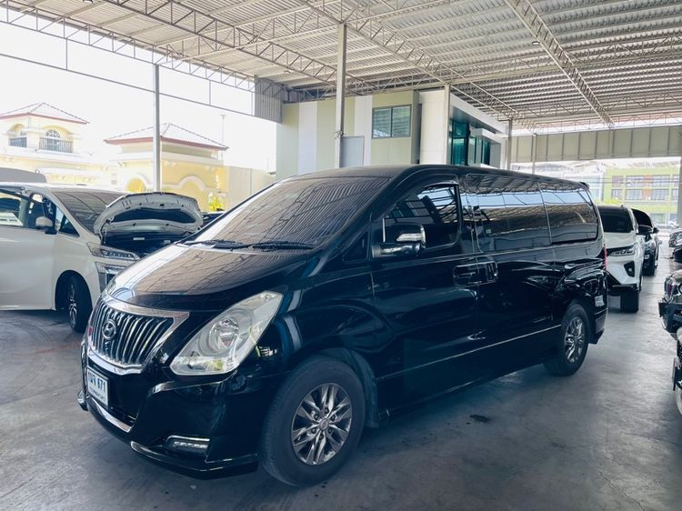 Hyundai H-1  2018 2.5 Deluxe Van ดีเซล ไม่ติดแก๊ส เกียร์อัตโนมัติ ดำ รูปที่ 3