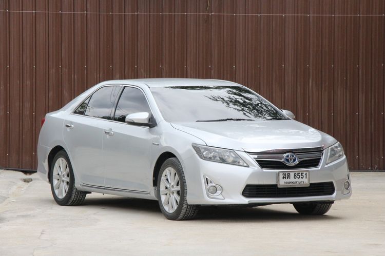 รถ Toyota Camry 2.5 Hybrid Premium สี บรอนซ์เงิน