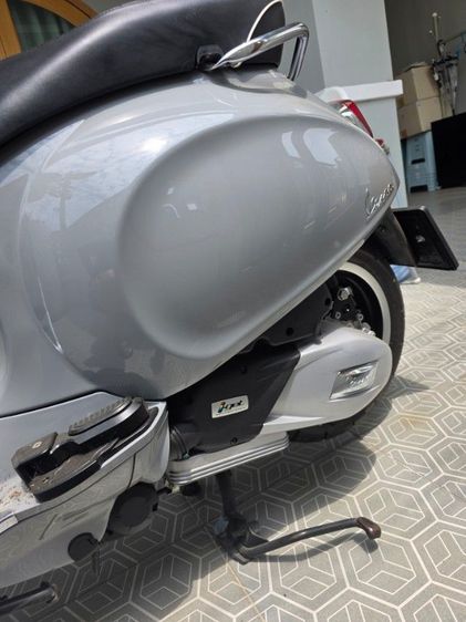 Vespa Sprint 150 สีเทาแลมโบ รูปที่ 4