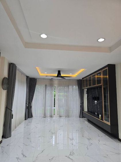 อื่นๆ มีบางส่วน 2022 ใช่ 🏡 บ้านเดี่ยวหรู 4 ห้องนอน 5 ห้องน้ำ พร้อมที่จอดรถ 4 คัน
✨ โครงการซื่อตรงโคซี่ The Oxy รังสิตคลอง 6 เพียง 6.89 ล้านบาท รูปที่ 4