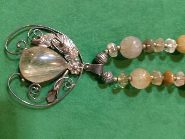 สร้อยคอหินแท้ จี้หินแท้