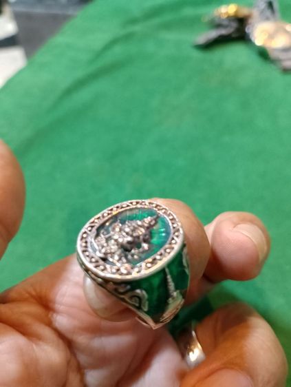 แหวนเงินท้าวเวสสุวรรณลงยาสีเขียว รูปที่ 2
