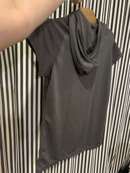 เสื้อpoloมีฮู้ด ใส่เล่นกีฬา ได้ทุกแบบ ได้ เนื้อผ้า ระบาย กันร้อน กันแดดกันเหงื่อได้ดี ยี่ห้อ le coq sporttifแท้ รูปที่ 5