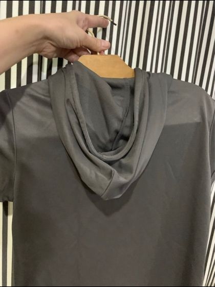 เสื้อpoloมีฮู้ด ใส่เล่นกีฬา ได้ทุกแบบ ได้ เนื้อผ้า ระบาย กันร้อน กันแดดกันเหงื่อได้ดี ยี่ห้อ le coq sporttifแท้ รูปที่ 7