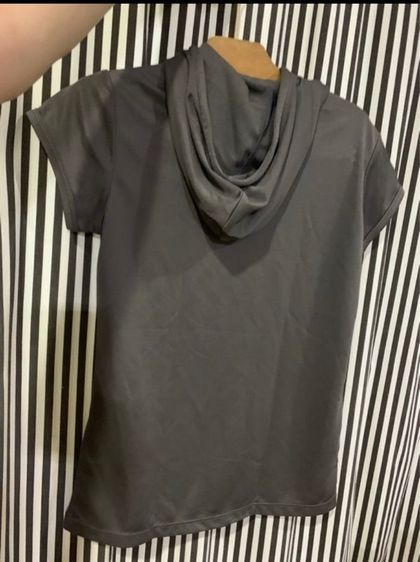 เสื้อpoloมีฮู้ด ใส่เล่นกีฬา ได้ทุกแบบ ได้ เนื้อผ้า ระบาย กันร้อน กันแดดกันเหงื่อได้ดี ยี่ห้อ le coq sporttifแท้ รูปที่ 4