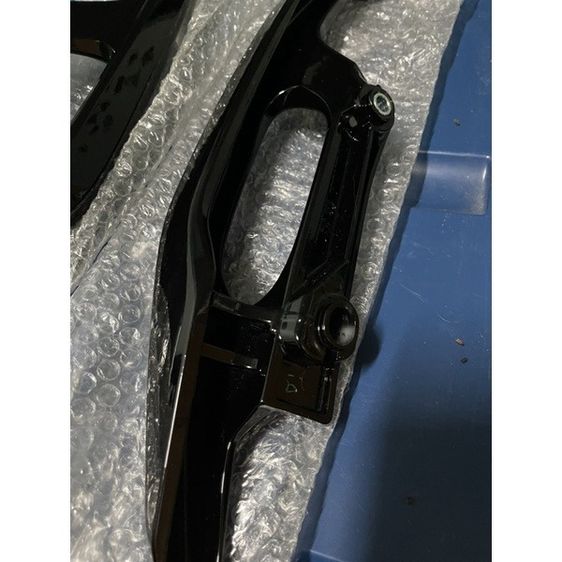 อะไหล่แท้ถอดรถ ที่จับกันตกท้าย Honda Forza 350 (ปี 2022) สีดำเงา สภาพสวยกริบ รูปที่ 5