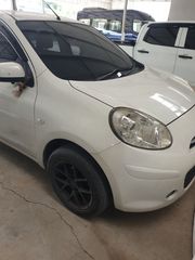 ขายรถ Nissan March พร้อมใช้งาน อุปกรณ์เครื่องเสียงครบ กล้องรอบคัน เซ็นเซอร์มุมอับ ไฟโปรเจคเตอร์