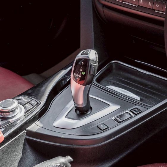 BMW Series 3 2014 320d ดีเซล ดำ รูปที่ 4