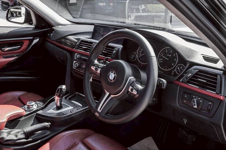 BMW Series 3 2014 320d ดีเซล ดำ รูปที่ 3