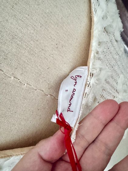 วันนี้พร้อมส่งทันทีและพร้อม Express Delivery ครับ เสื้อ crop top LynAround ผ้านุ่มมีซับในระบายพริ้ว รูปที่ 11