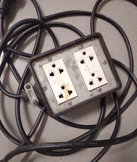 
ขายด่วน ชุดปลั๊กพ่วงสนาม สายไฟสนาม ปลั๊กสามตราแบบยาว กันน้ำ แบบ 2 ช่อง