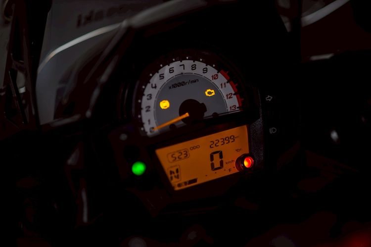 KAWAZAKI versis 650 รูปที่ 7