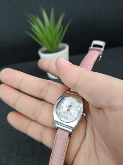 ส่งต่อ นาฬิกา มือสอง Tommy watch  แท้ มือสอง สภาพดี สายหนังแท้ เรือนสาย สามารถใส่ได้ทั้ง 2 สี สีชมพู กับ สีน้ำตาล ใส่ได้ทุกลุคค่ะ รูปที่ 5