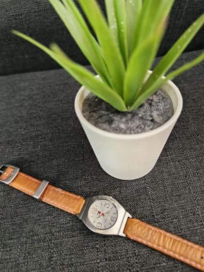 ส่งต่อ นาฬิกา มือสอง Tommy watch  แท้ มือสอง สภาพดี สายหนังแท้ เรือนสาย สามารถใส่ได้ทั้ง 2 สี สีชมพู กับ สีน้ำตาล ใส่ได้ทุกลุคค่ะ รูปที่ 4