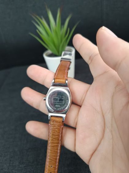 ส่งต่อ นาฬิกา มือสอง Tommy watch  แท้ มือสอง สภาพดี สายหนังแท้ เรือนสาย สามารถใส่ได้ทั้ง 2 สี สีชมพู กับ สีน้ำตาล ใส่ได้ทุกลุคค่ะ รูปที่ 2
