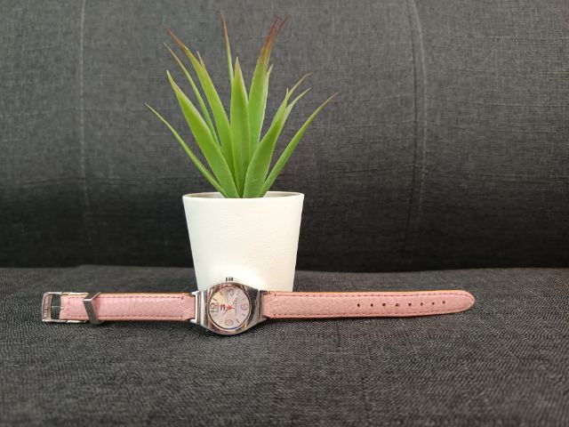 ส่งต่อ นาฬิกา มือสอง Tommy watch  แท้ มือสอง สภาพดี สายหนังแท้ เรือนสาย สามารถใส่ได้ทั้ง 2 สี สีชมพู กับ สีน้ำตาล ใส่ได้ทุกลุคค่ะ รูปที่ 9