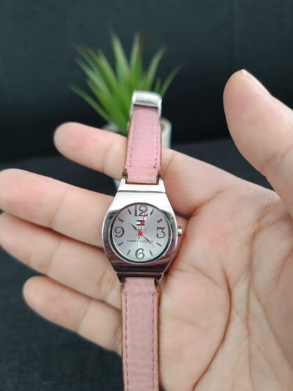 ส่งต่อ นาฬิกา มือสอง Tommy watch  แท้ มือสอง สภาพดี สายหนังแท้ เรือนสาย สามารถใส่ได้ทั้ง 2 สี สีชมพู กับ สีน้ำตาล ใส่ได้ทุกลุคค่ะ รูปที่ 6