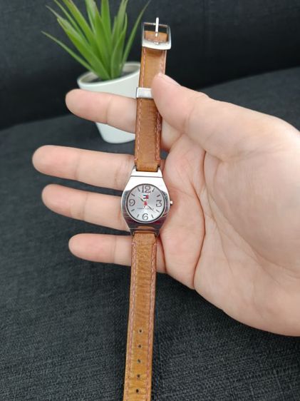 ส่งต่อ นาฬิกา มือสอง Tommy watch  แท้ มือสอง สภาพดี สายหนังแท้ เรือนสาย สามารถใส่ได้ทั้ง 2 สี สีชมพู กับ สีน้ำตาล ใส่ได้ทุกลุคค่ะ