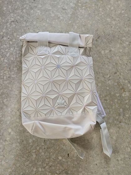 ไม่ระบุ ขาว โพลีเอสเตอร์ กระเป๋าเป้ Adidas Originals 3D Roll-Top มือหนึ่ง ส่งต่อ ราคาเพียง 2,199 บาท