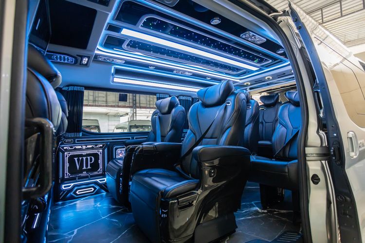 รถ Toyota Commuter 2.8 สี เทา