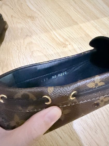 รองเท้า Loafer LV รุ่น Gloria ปี20 size37 ของแท้มือ2 รูปที่ 7