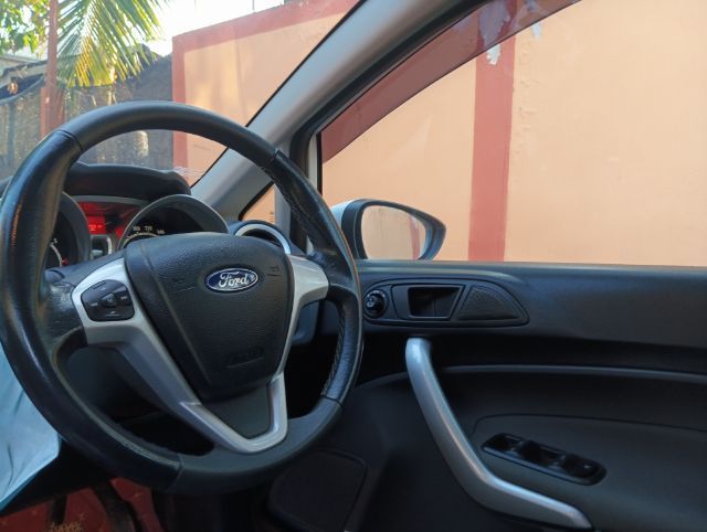 Ford Fiesta 2013 1.5 Sport Sedan เบนซิน เกียร์อัตโนมัติ ขาว รูปที่ 2