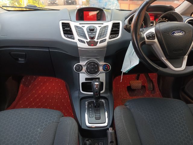 Ford Fiesta 2013 1.5 Sport Sedan เบนซิน เกียร์อัตโนมัติ ขาว รูปที่ 3
