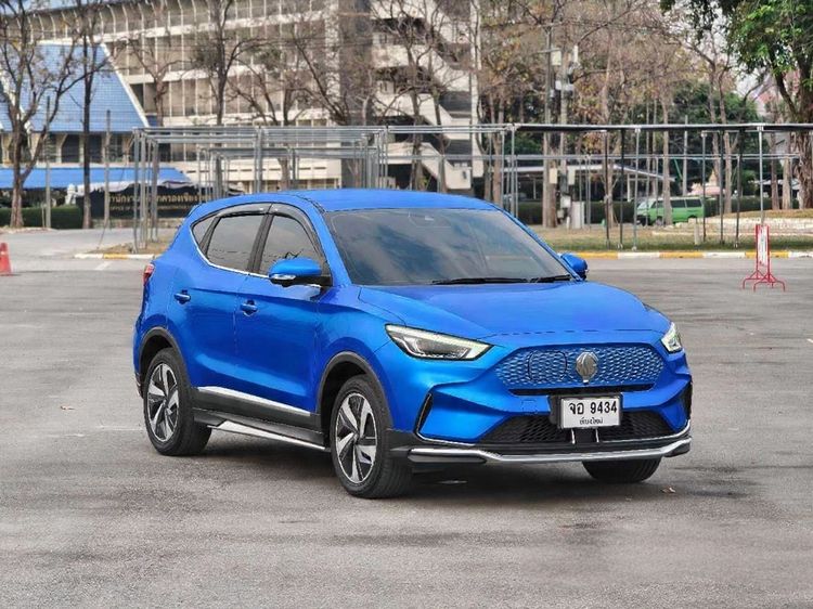 รถ MG ZS EV สี น้ำเงิน