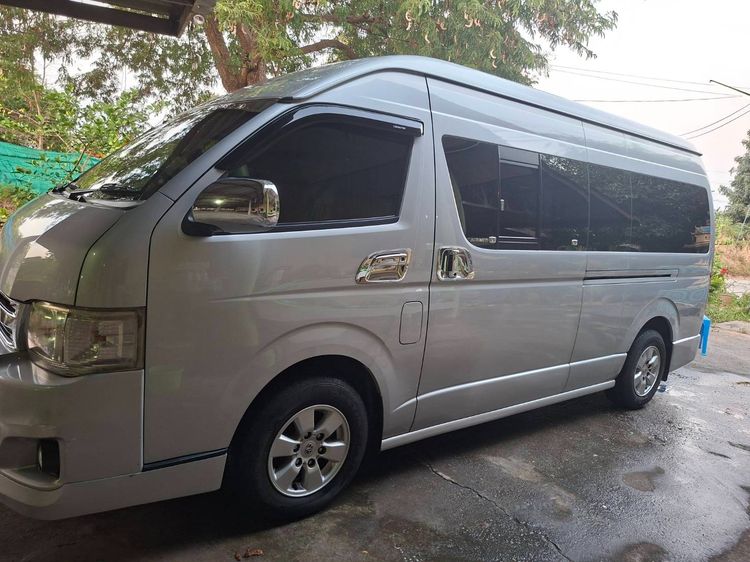 รถ Toyota Commuter 2.5 สี เทา