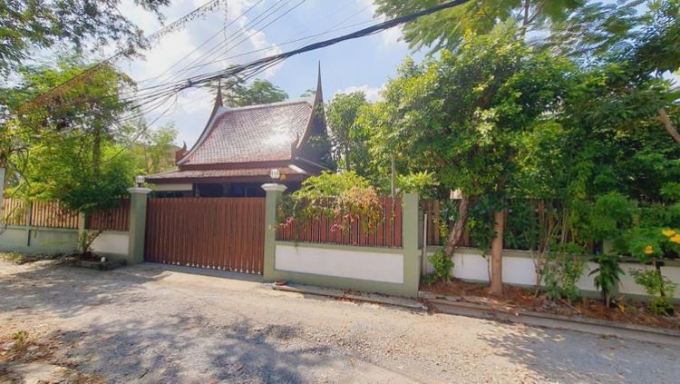 ตกแต่งครบ 2010 ขายบ้านหรูพร้อมออฟฟิสติดถนนลำลูกกาคลอง4 รูปที่ 4