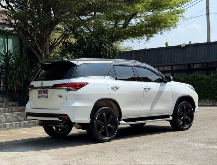 Toyota Fortuner 2018 2.8 V TRD Sportivo Utility-car ดีเซล ไม่ติดแก๊ส เกียร์อัตโนมัติ ขาว รูปที่ 3