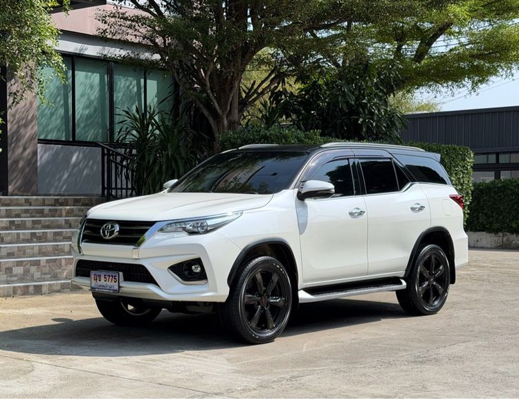 Toyota Fortuner 2018 2.8 V TRD Sportivo Utility-car ดีเซล ไม่ติดแก๊ส เกียร์อัตโนมัติ ขาว รูปที่ 4