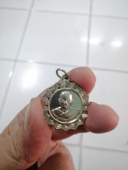 หลวงพ่อ​หวั่น​ วัดคลองคูณ​ เนื้ออัลปาก้า รุ่นสร้าง​ สสอ รูปที่ 7