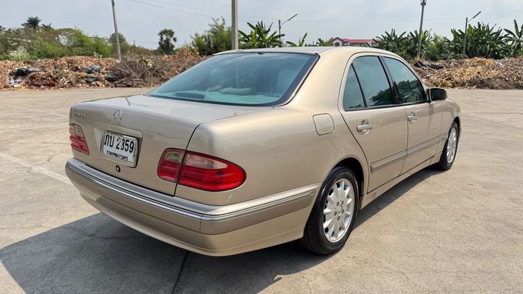 Mercedes-Benz E-Class 2001 E240 Sedan เบนซิน เกียร์อัตโนมัติ บรอนซ์ทอง รูปที่ 4