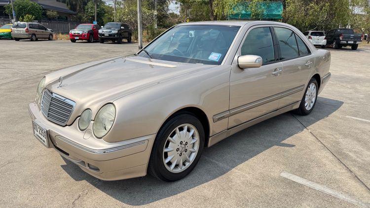 Mercedes-Benz E-Class 2001 E240 Sedan เบนซิน เกียร์อัตโนมัติ บรอนซ์ทอง รูปที่ 2