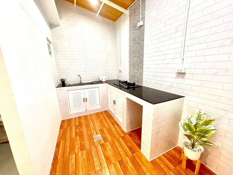 มีบางส่วน ขายทาวน์เฮาส์ 2 ชั้น หมู่บ้าน ซิตี้โฮมวิลเลจ 1 ลำลูกกาคลอง 7 เนื้อที่ 16.4 ตรว. มี 2 ห้องนอน 2 ห้องน้ำ+ห้องครัว รีโนเวทใหม่ เจ้าของขายเอง รูปที่ 4