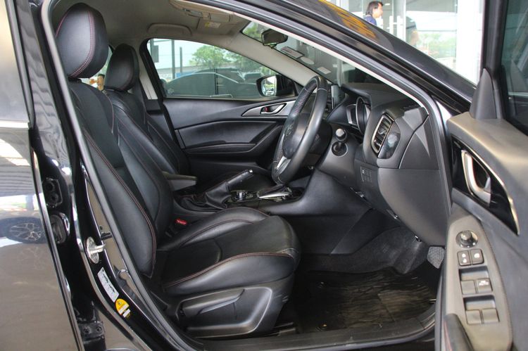Mazda Mazda3 2015 2.0 C Sedan เบนซิน ไม่ติดแก๊ส เกียร์อัตโนมัติ ดำ รูปที่ 3