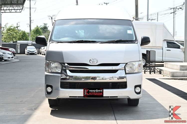 Toyota Commuter 2017 3.0 Van ดีเซล ไม่ติดแก๊ส เกียร์ธรรมดา บรอนซ์เงิน รูปที่ 2